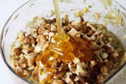 Nuts with honey will help to normalize the erection quickly